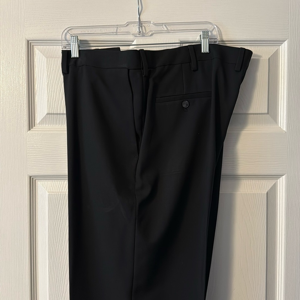 Haggar Men’s Black Slacks - 42x32 - Gently Worn/Smoke & Pet Free